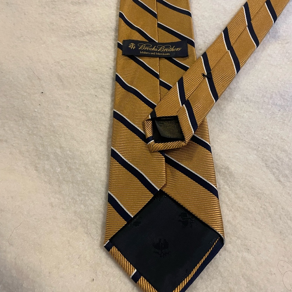 Brooks Brothers Navy and Gold Diagonal Stripe Tie